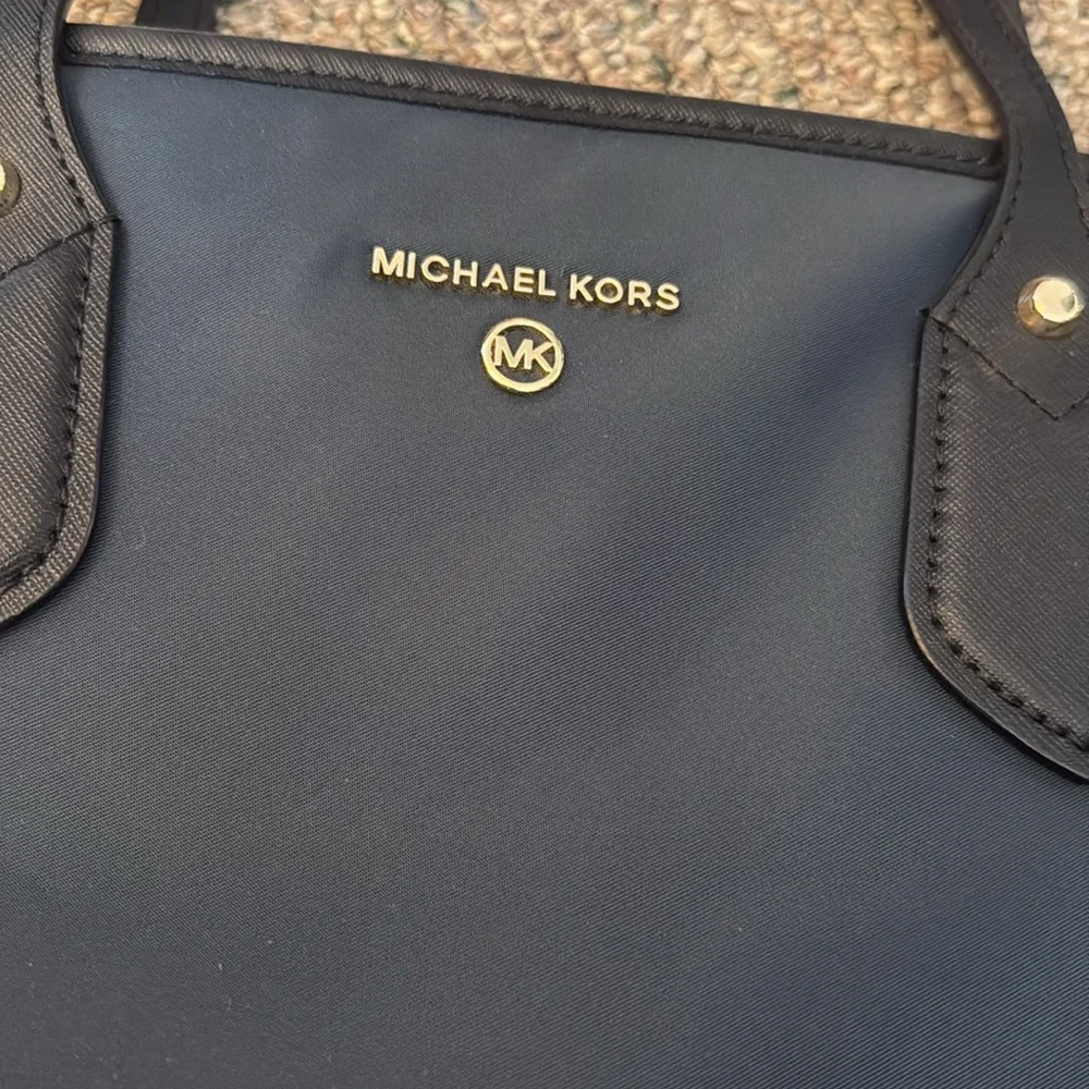 Michael Kors purse - Picture 2 of 7